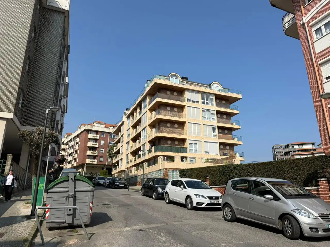Außenansicht von Erdgeschoss zum Verkauf in Castro-Urdiales mit Heizung, Terrasse und Abstellraum