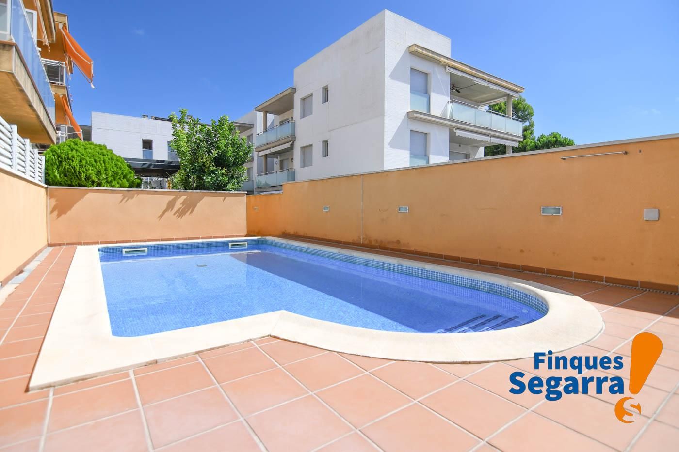 Swimming pool of Flat for sale in Roda de Berà  with Air Conditioner and Terrace