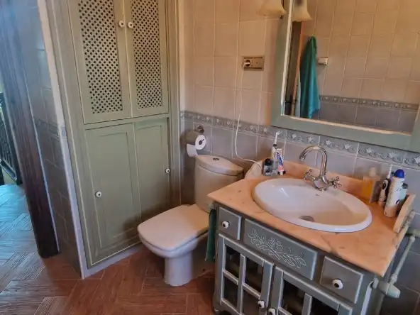 Bany de Casa o xalet en venda en Alhaurín El Grande amb Aire condicionat, Jardí privat i Terrassa