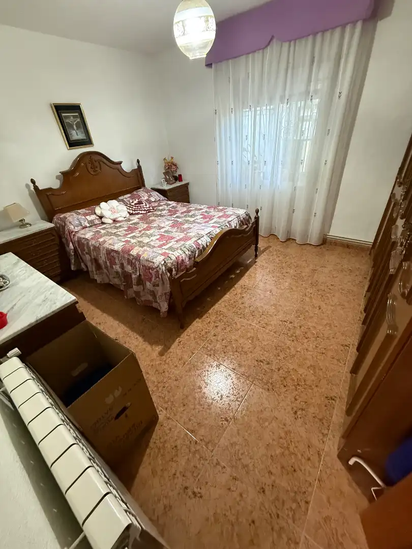 Dormitori de Casa o xalet en venda en Alcalá la Real amb Calefacció, Jardí privat i Terrassa