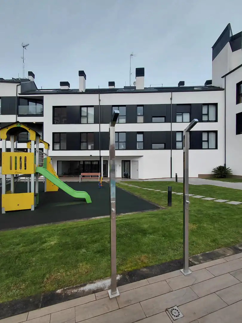 Außenansicht von Wohnung zum Verkauf in Oleiros mit Heizung, Privatgarten und Parkett