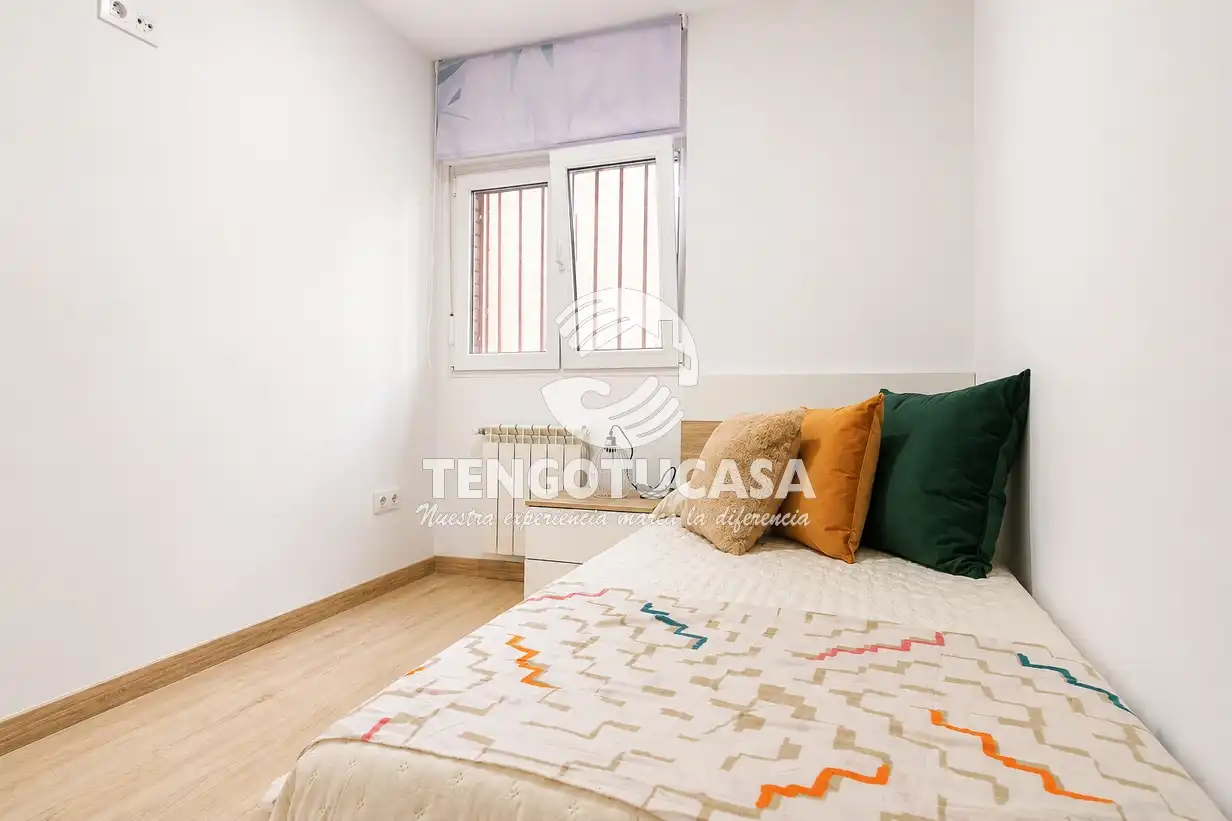 Bedroom of Flat for sale in Madrid  with Air Conditioner, Heating and Terrace