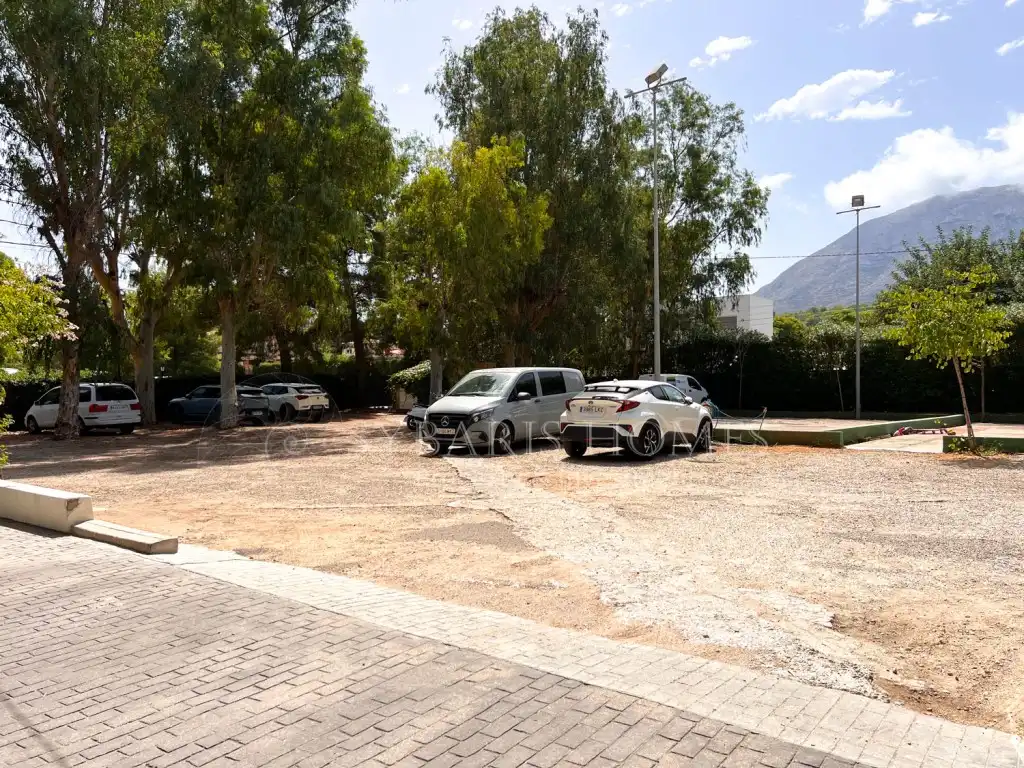 Parkplatz von Einfamilien-Reihenhaus zum Verkauf in Dénia mit Klimaanlage und Gemeinschaftspool