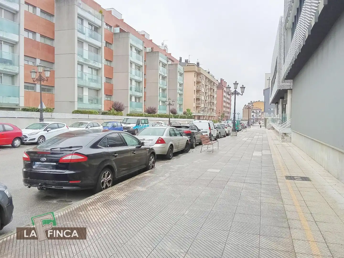 Aparcament de Àtic en venda en Oviedo  amb Calefacció, Parquet i Terrassa