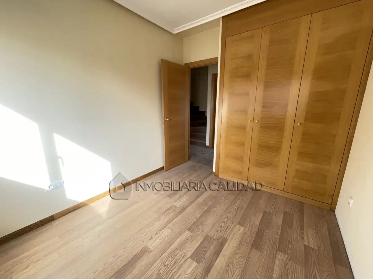 Casa o xalet en venda en Alfoz de Quintanadueñas amb Calefacció