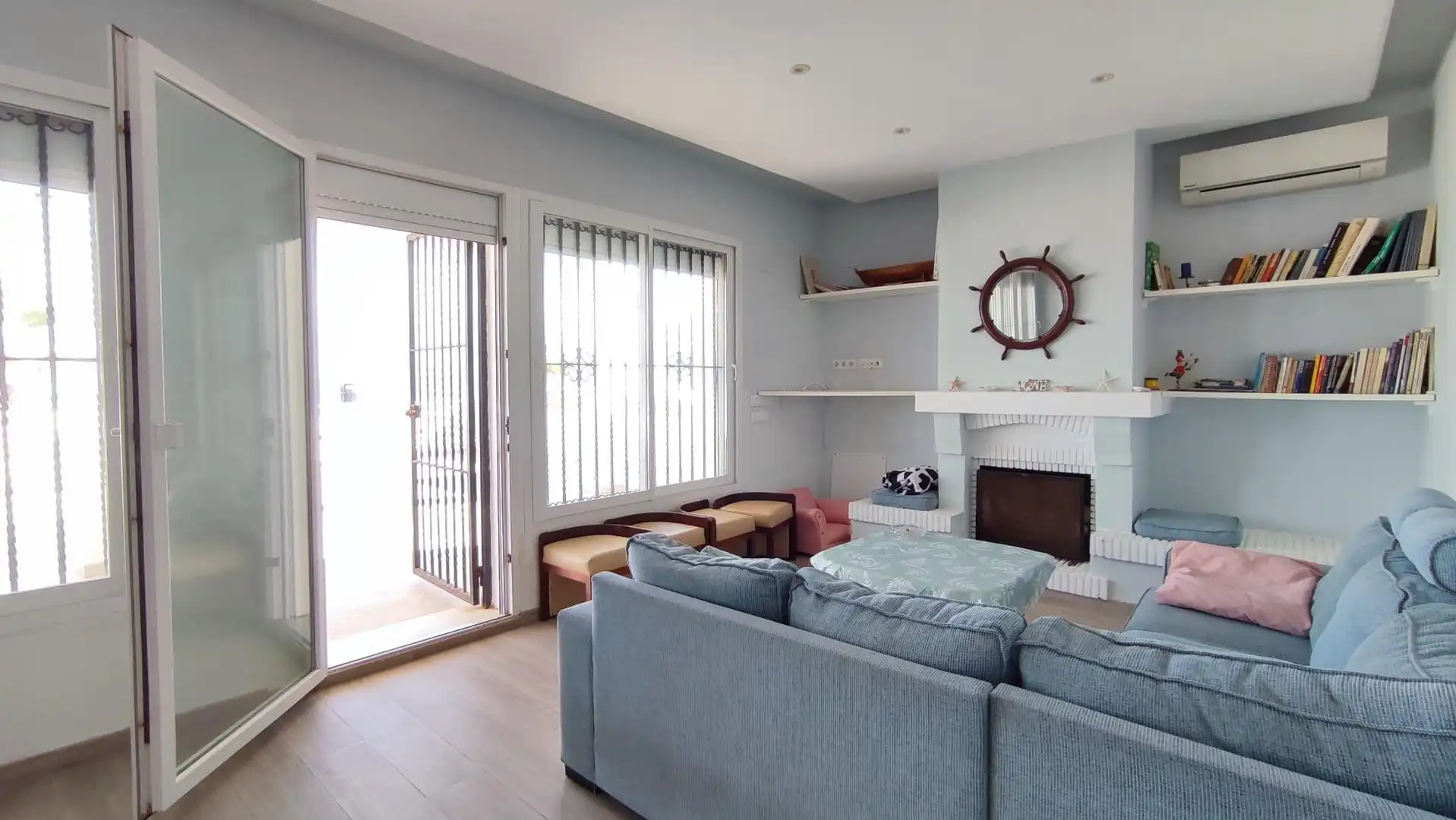 Living room of Houses for sale in Miramar  with Air Conditioner and Terrace