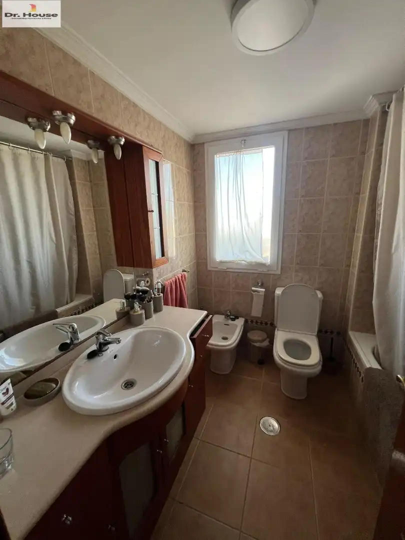 Baño de Piso de alquiler en Málaga con Aire acondicionado, Calefacción y Parquet