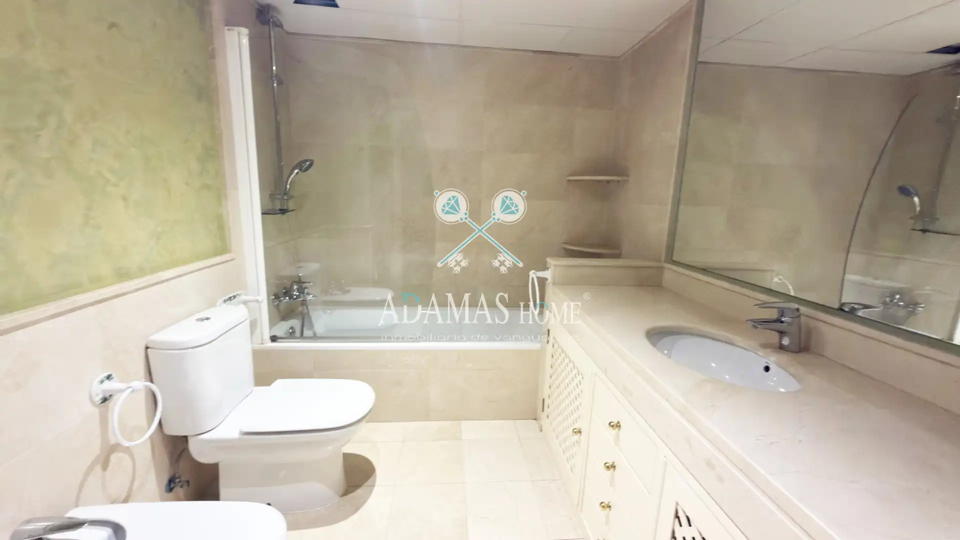 Badezimmer von Wohnung zum Verkauf in Sevilla mit Klimaanlage, Heizung und Abstellraum