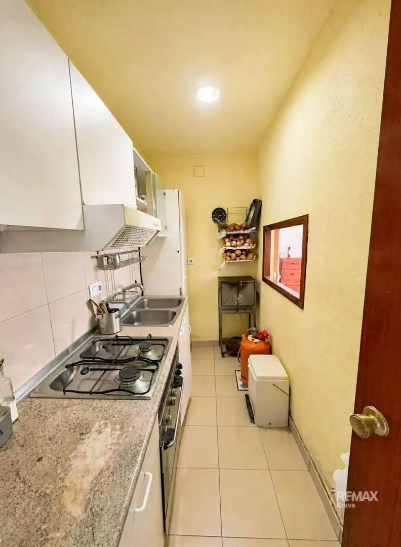 Cuina de Apartament en venda en Girona amb Aire condicionat, Calefacció i Terrassa