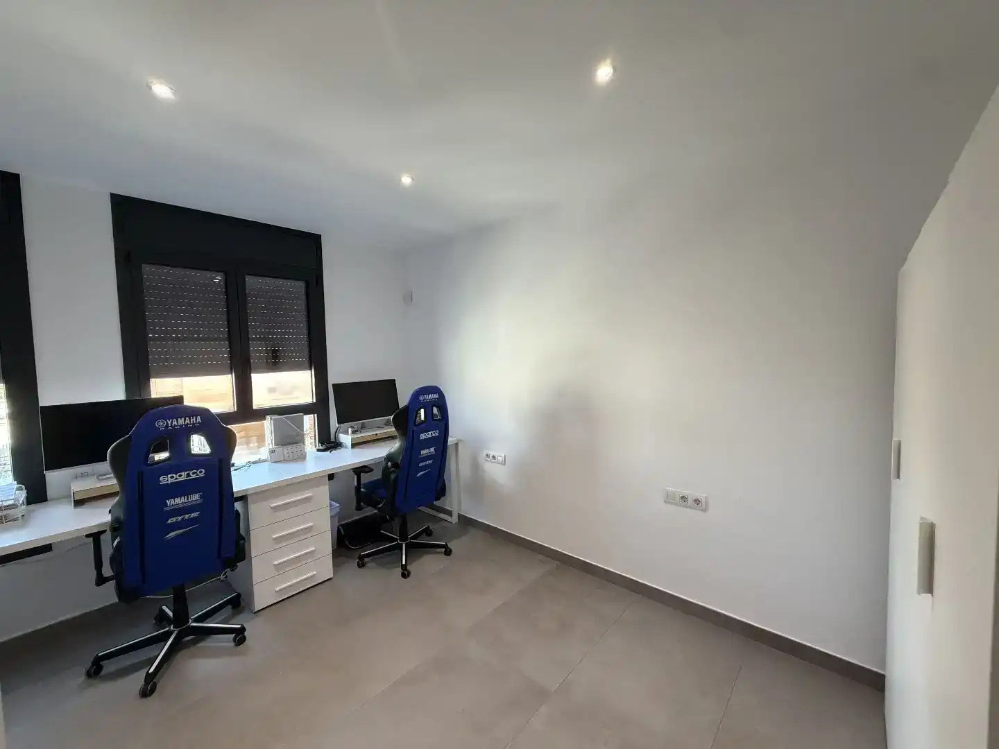 Casa adosada en venta en Sabadell con Aire acondicionado, Trastero y Balcón