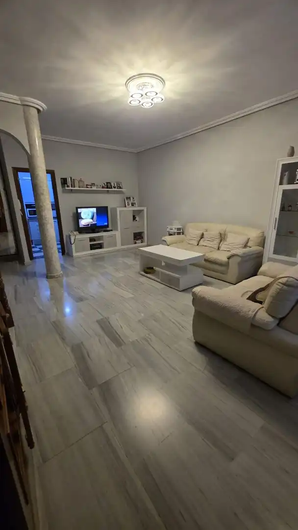 Sala d'estar de Casa adosada en venda en Ciudad Real amb Aire condicionat, Calefacció i Terrassa