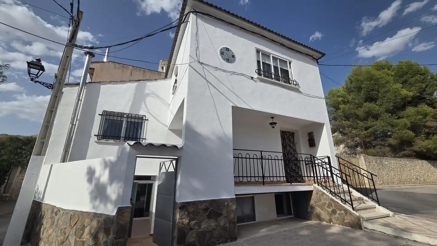 Vista exterior de Casa o chalet de alquiler en Barajas de Melo con Calefacción y Amueblado