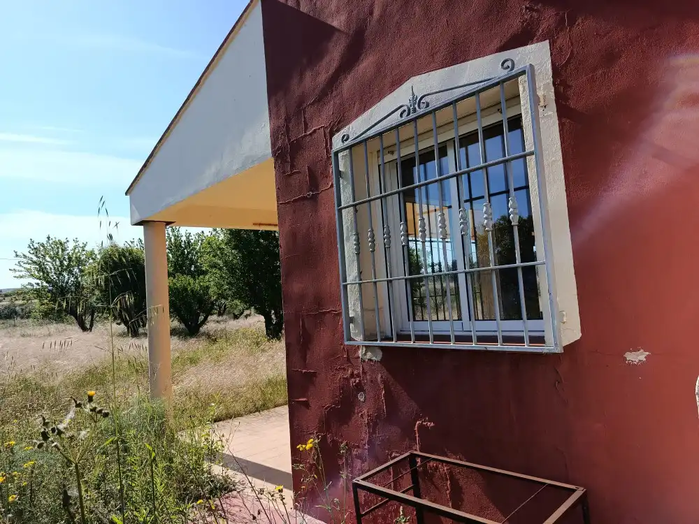Vista exterior de Piso en venta en Teresa de Cofrentes
