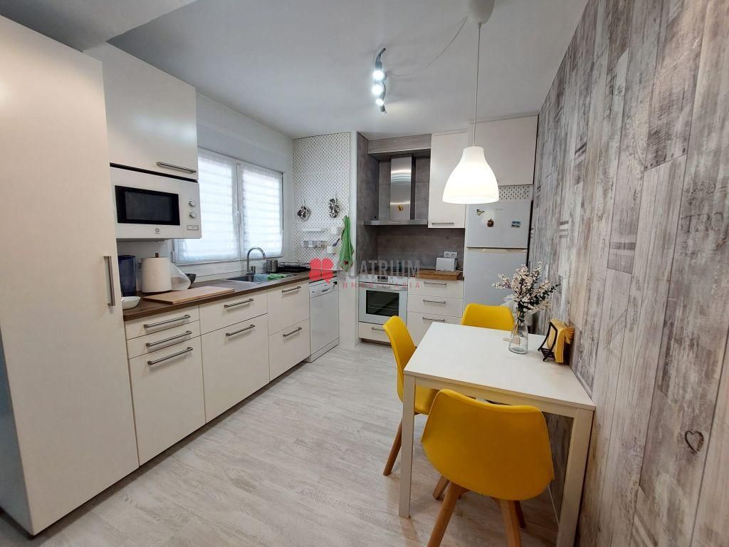 Cocina de Piso de alquiler en Santiago de Compostela  con Calefacción y Amueblado