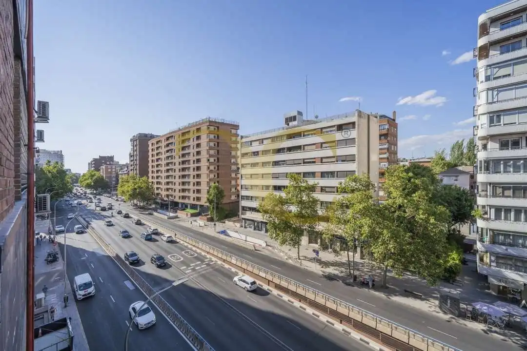 Außenansicht von Wohnung zur Miete in Madrid mit Klimaanlage, Heizung und Privatgarten