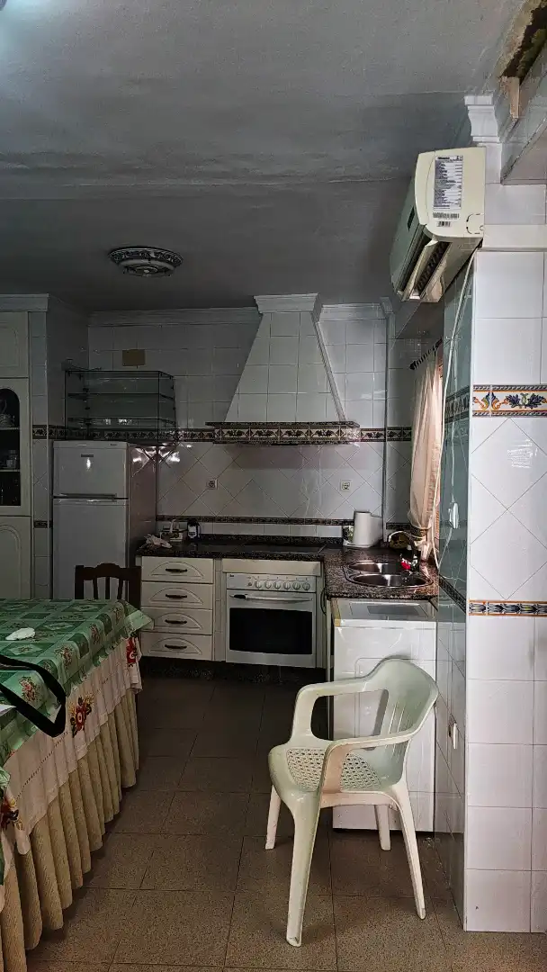 Kitchen of Houses for sale in La Algaba  with Air Conditioner, Heating and Terrace