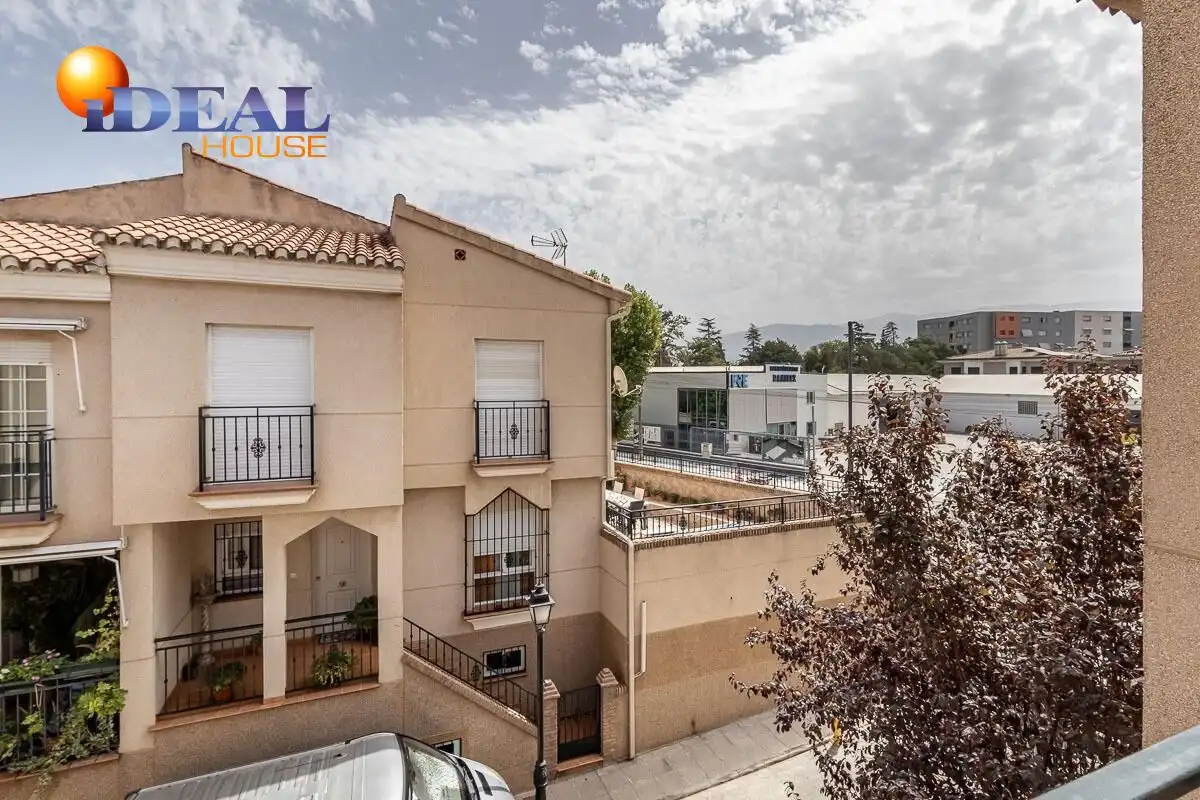 Casa aparellada amb terrassa en venda a Camino CEMENTERIO, imagen 22