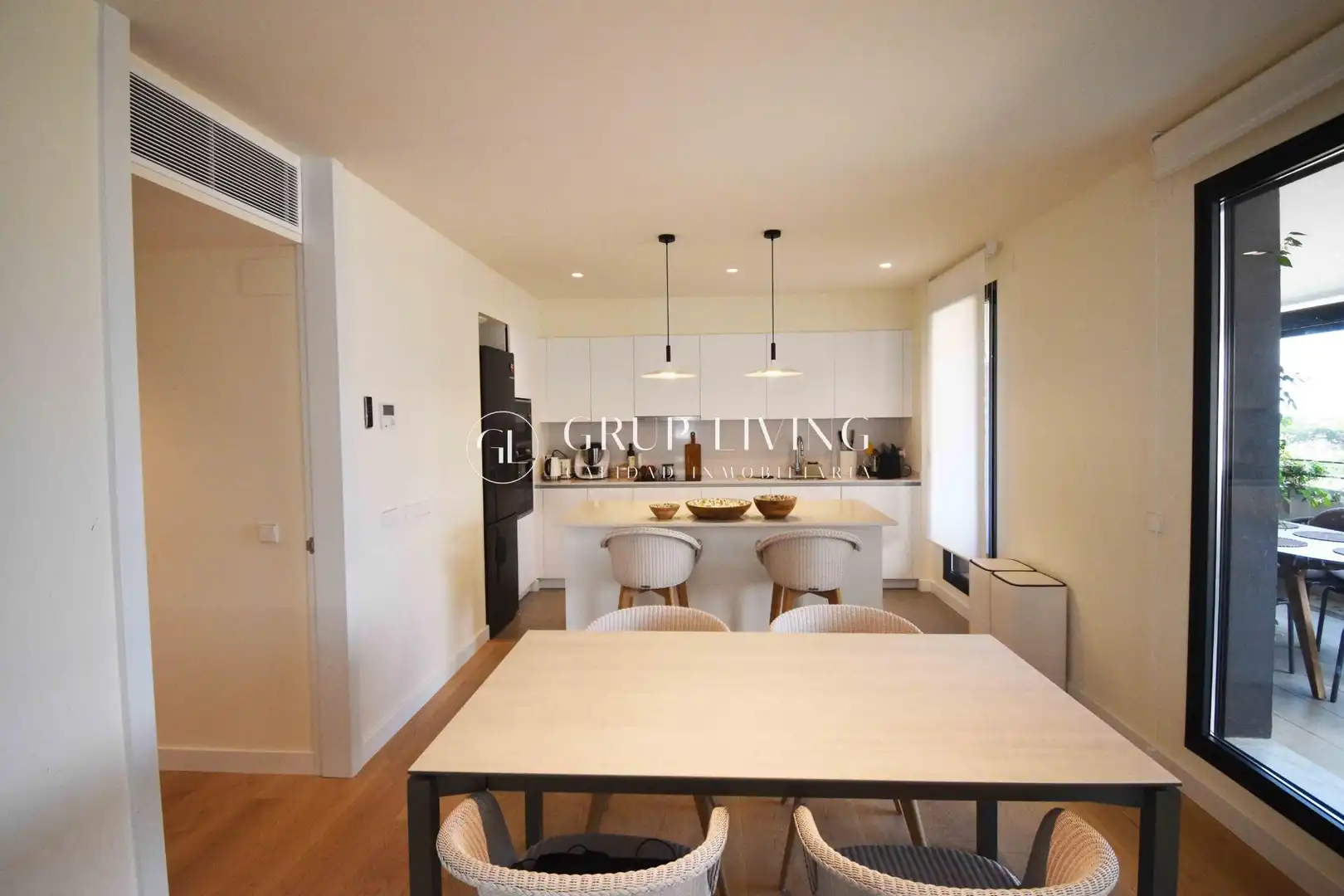 Außenansicht von Wohnung zur Miete in Sitges mit Heizung, Privatgarten und Parkett
