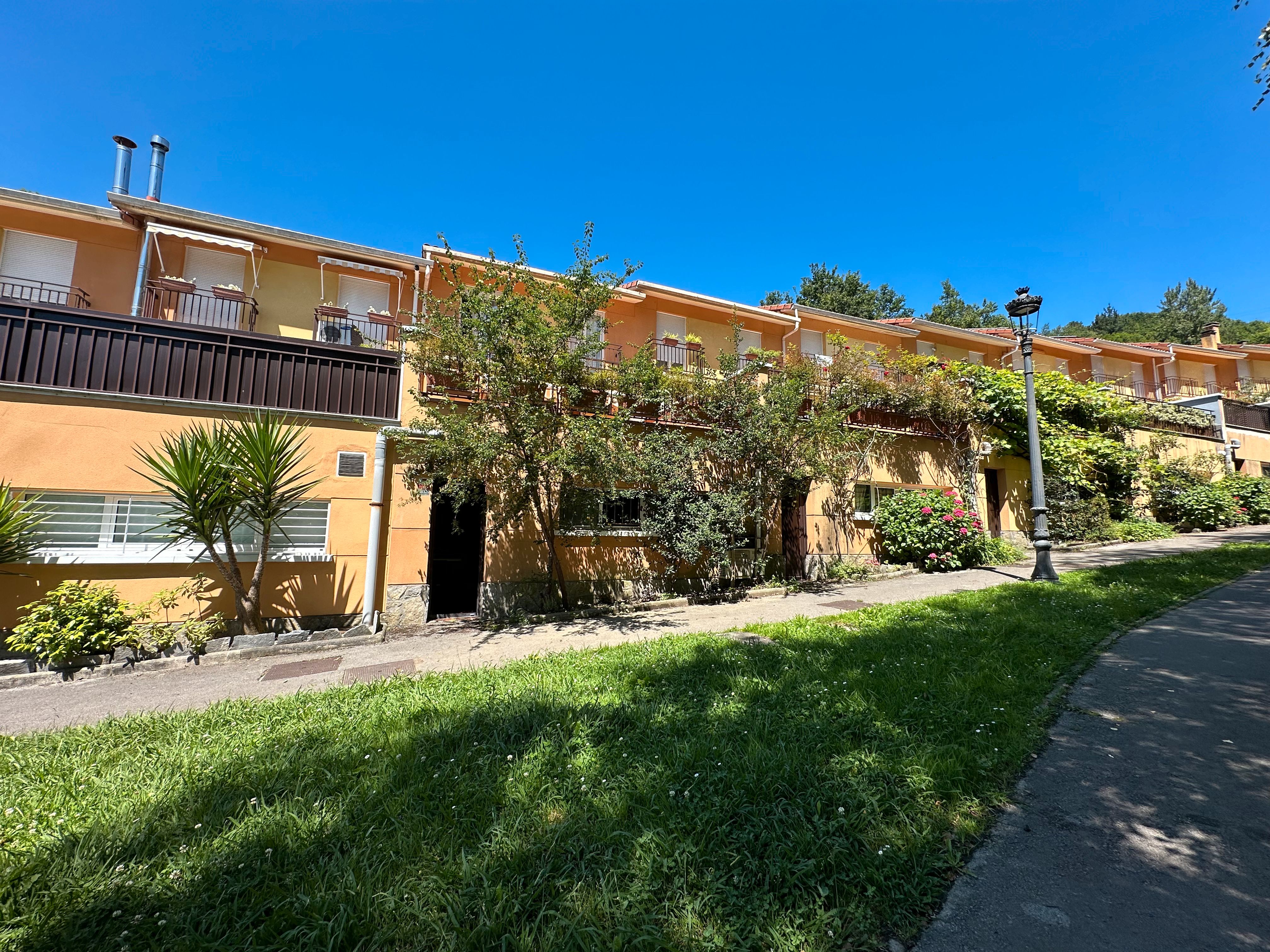 Vista exterior de Dúplex en venda en Beasain amb Calefacció, Terrassa i Moblat