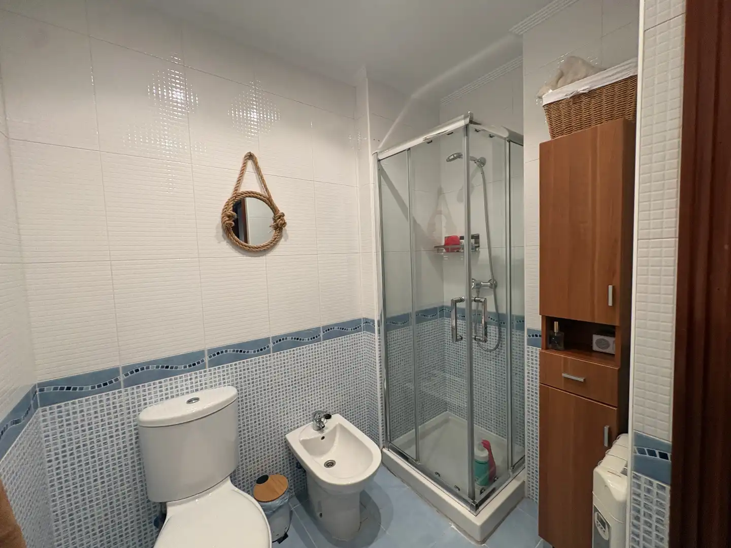 Badezimmer von Einfamilien-Reihenhaus zum Verkauf in Carreño mit Heizung, Parkett und Terrasse
