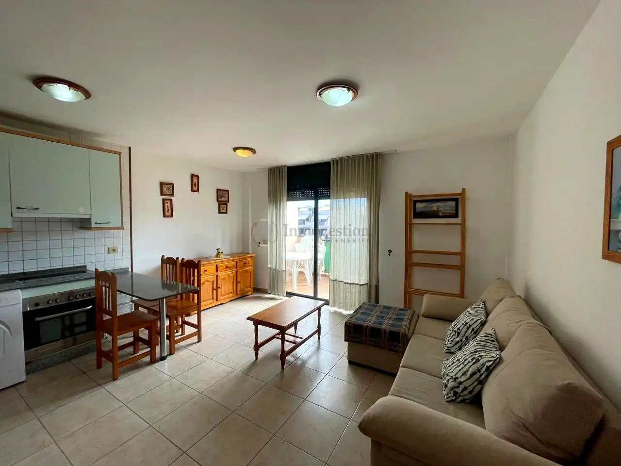 Sala d'estar de Apartament de lloguer en Arona amb Terrassa, Moblat i Piscina comunitària