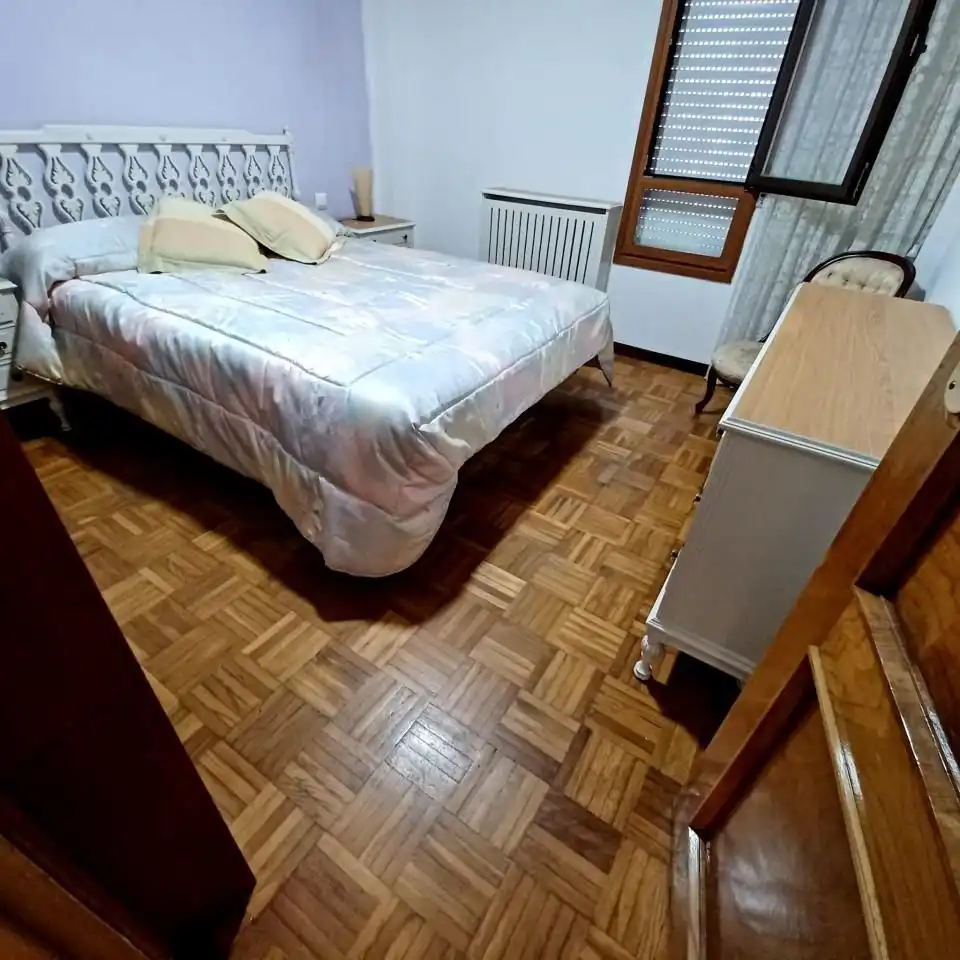 Schlafzimmer von Wohnung zur Miete in Ourense Capital  mit Heizung, Privatgarten und Möbliert