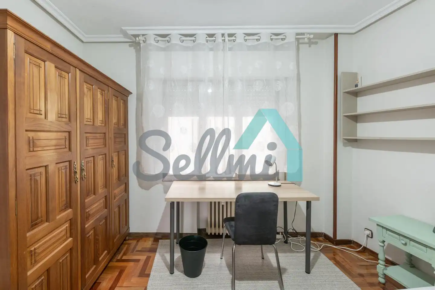 Bedroom of Flat for share in Oviedo   with Heating, Parquet flooring and Terrace