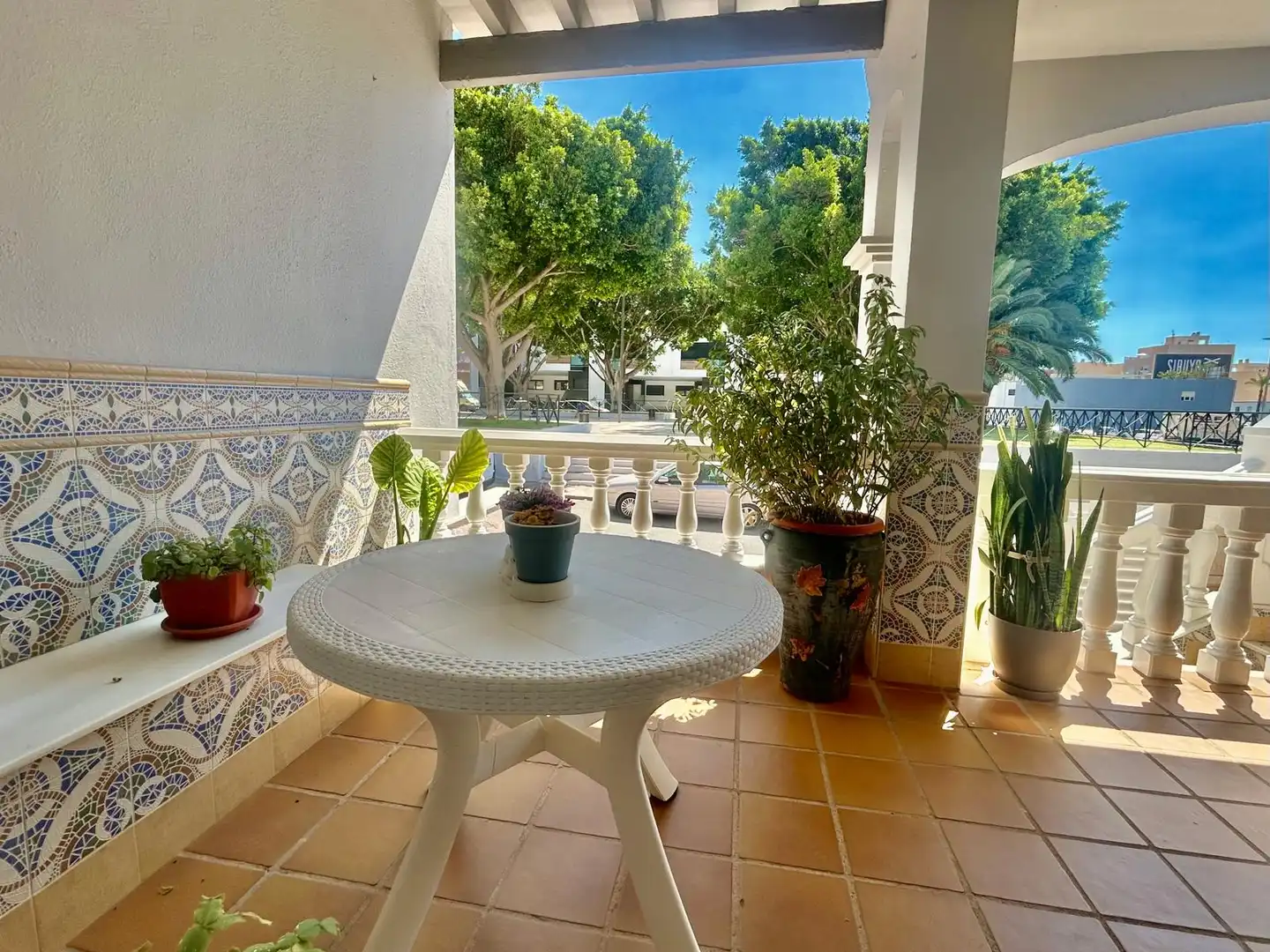 Terraza de Casa adosada en venta en Roquetas de Mar con Aire acondicionado, Calefacción y Jardín privado