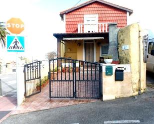 Vista exterior de Casa o xalet en venda en Santander amb Terrassa