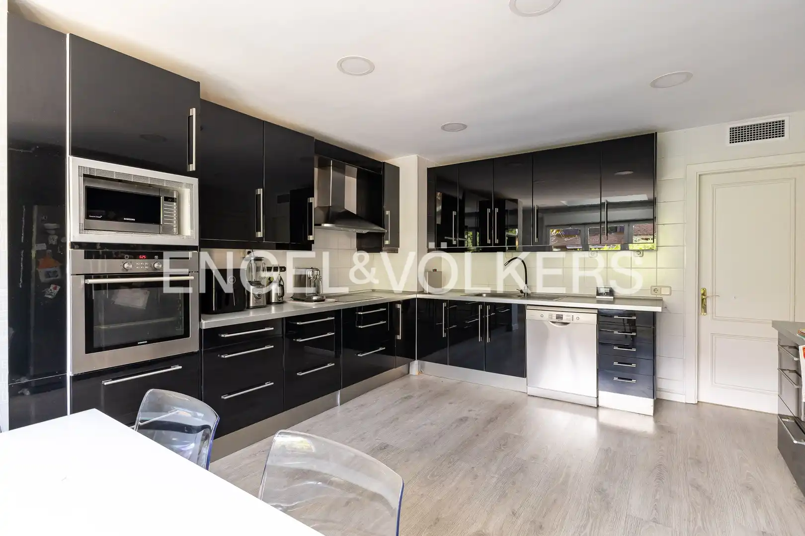 Cocina de Casa o chalet en venta en La Moraleja con Aire acondicionado, Calefacción y Jardín privado