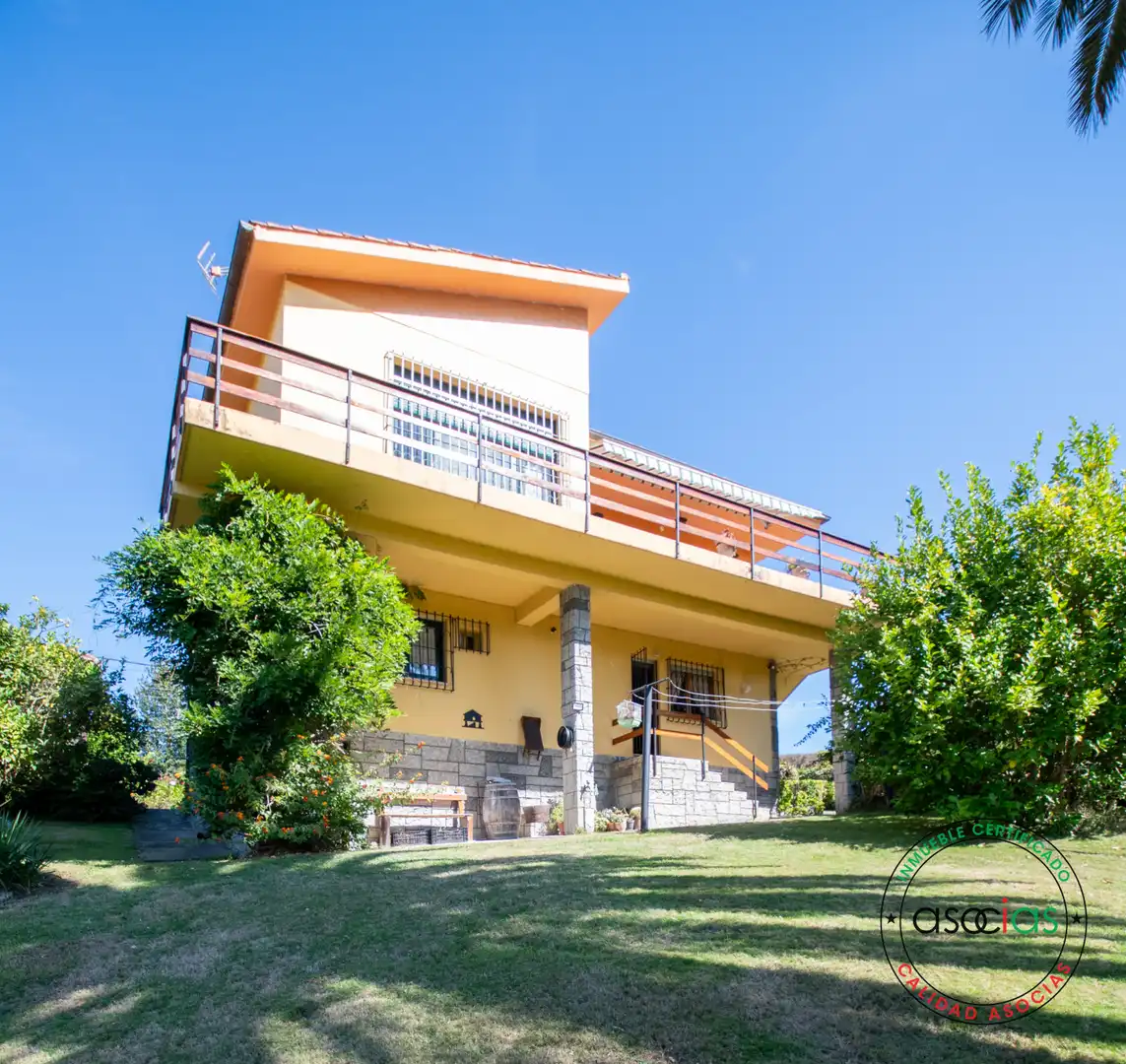 Vista exterior de Casa o chalet en venta en Villaviciosa con Calefacción, Jardín privado y Parquet