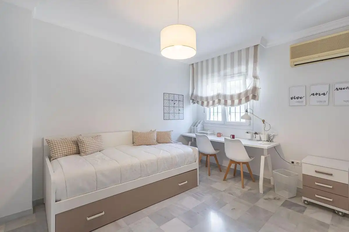 Habitación de Casa adosada en venta en Motril con Terraza y Alarma