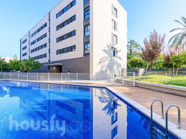 Pis amb piscina en venda a Avinguda de Pau Casals .