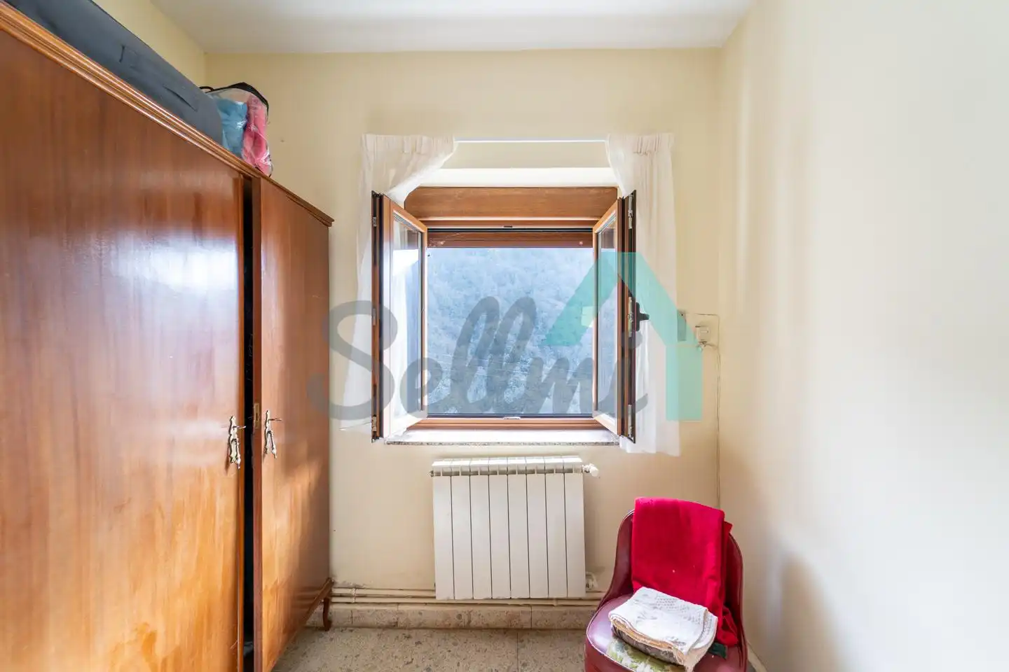 Dormitori de Casa adosada en venda en Cangas del Narcea amb Calefacció, Jardí privat i Terrassa