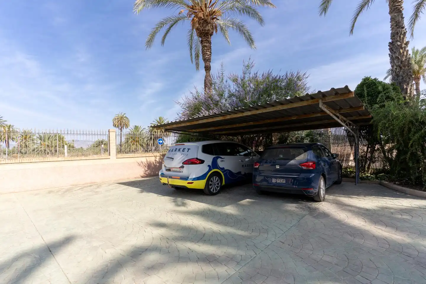 Aparcament de Casa o xalet en venda en Elche / Elx amb Calefacció, Jardí privat i Parquet