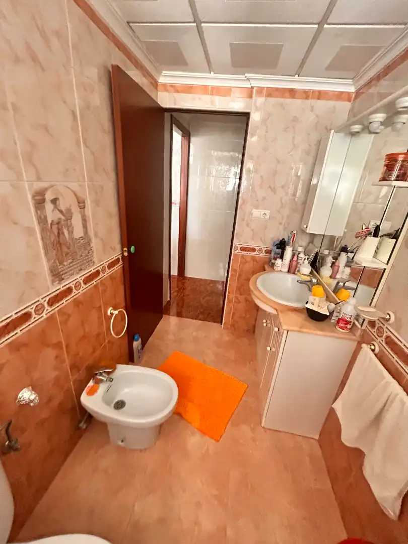 Baño de Piso en venta en Alicante / Alacant con Aire acondicionado, Amueblado y Balcón