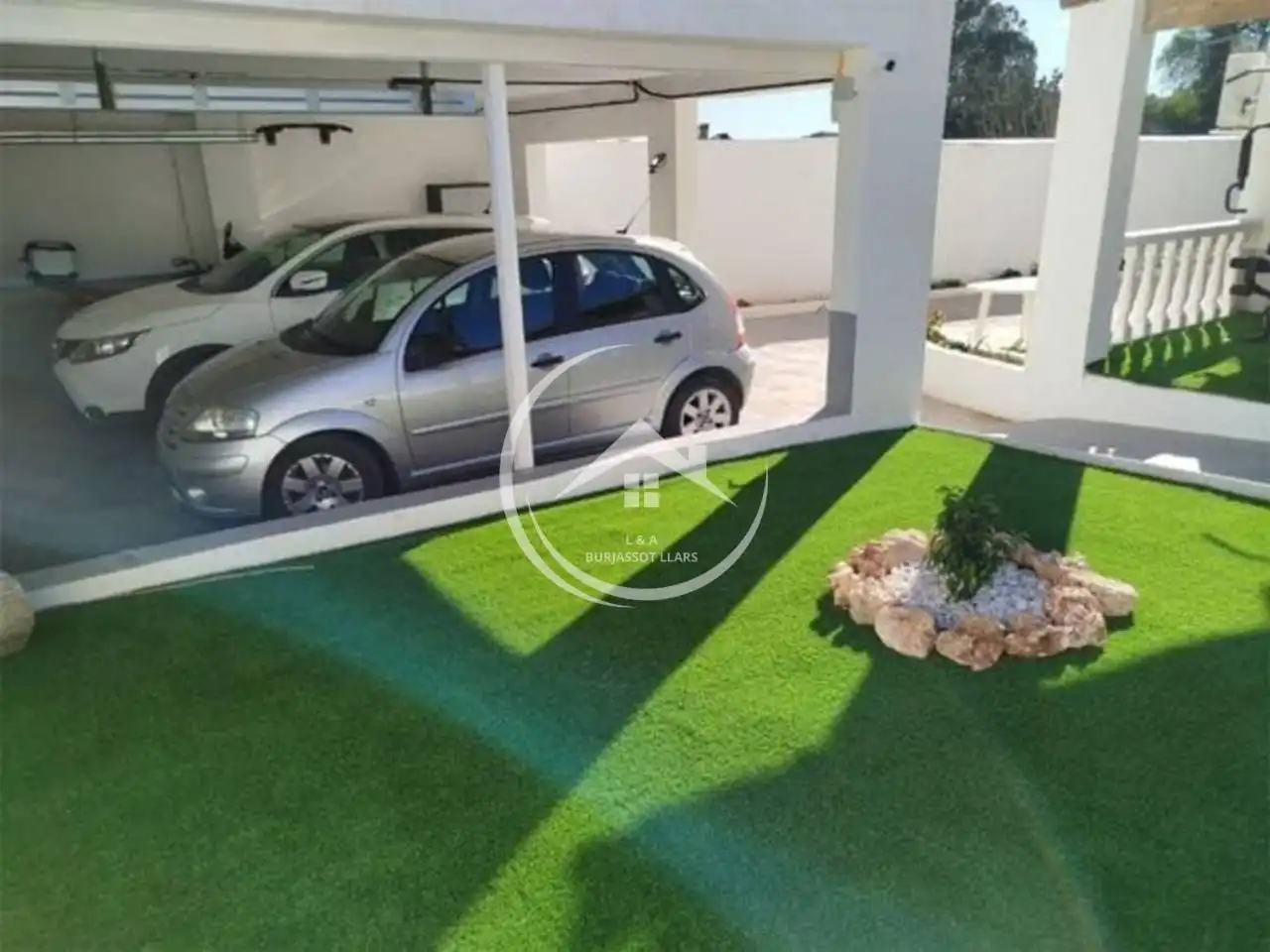 Aparcament de Casa o xalet en venda en Riba-roja de Túria amb Aire condicionat, Jardí privat i Terrassa