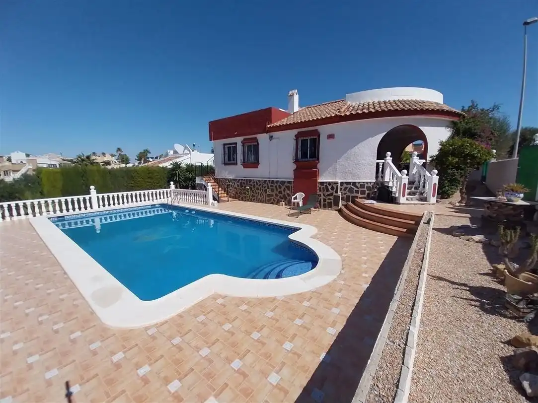 Villa con piscina in vendita a Callizo San Sebastián 31