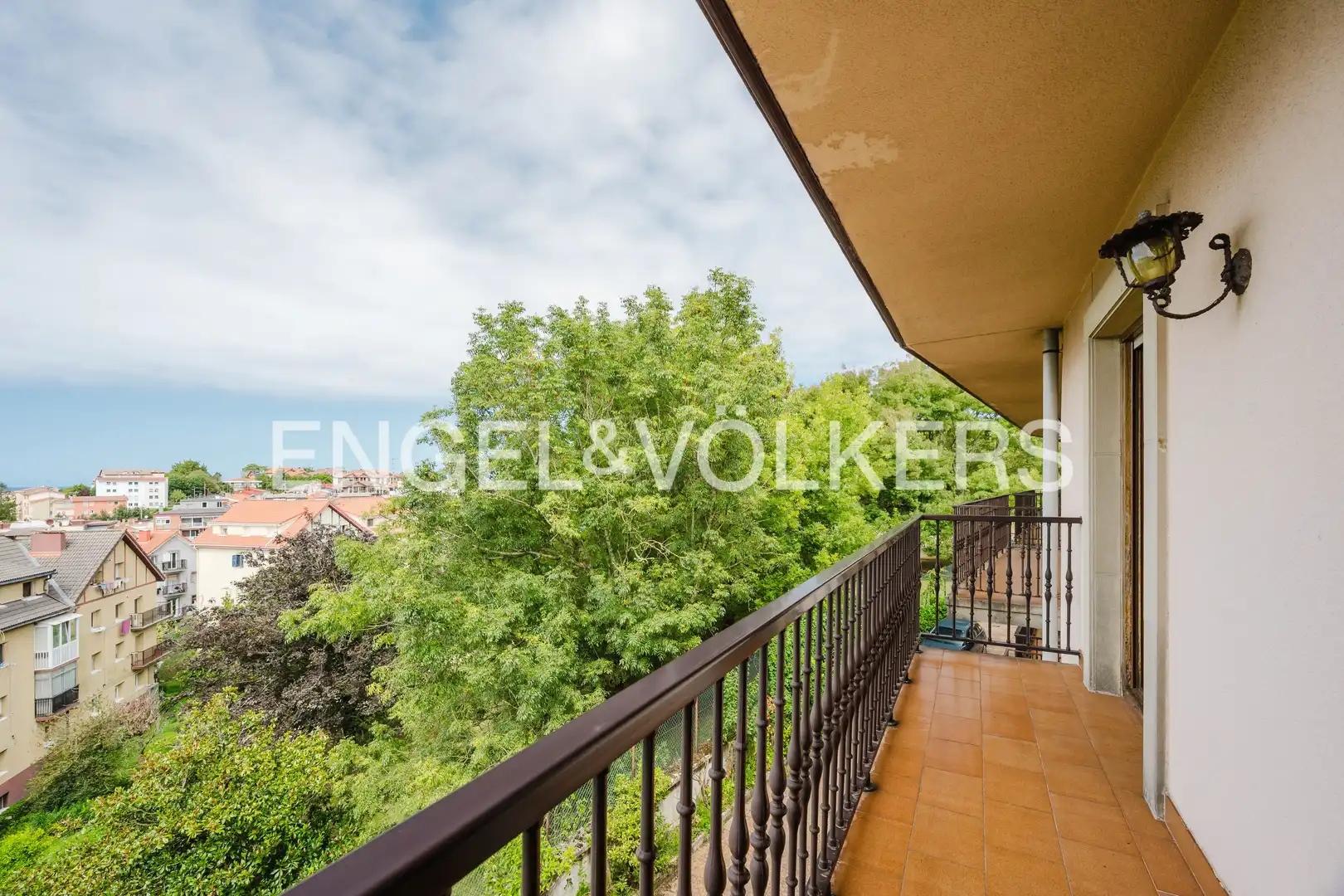 Terrassa de Casa adosada en venda en Donostia - San Sebastián  amb Calefacció, Jardí privat i Balcó