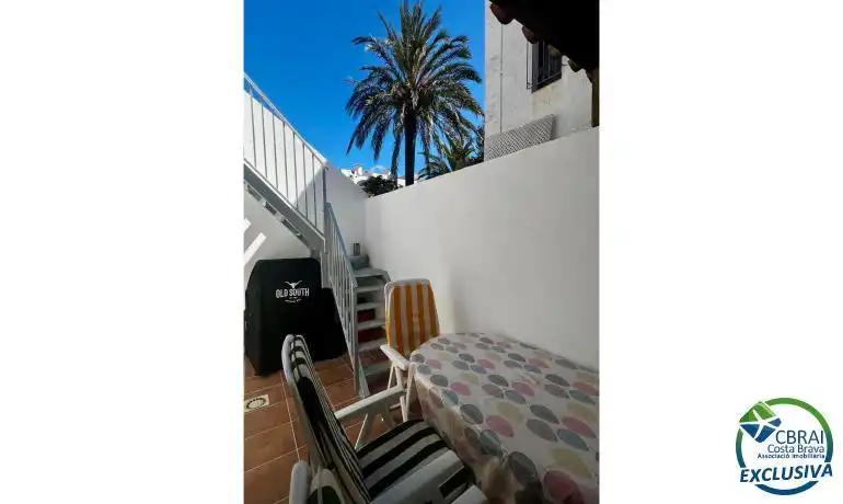 Vista exterior de Casa adosada en venda en Empuriabrava amb Microones i TV