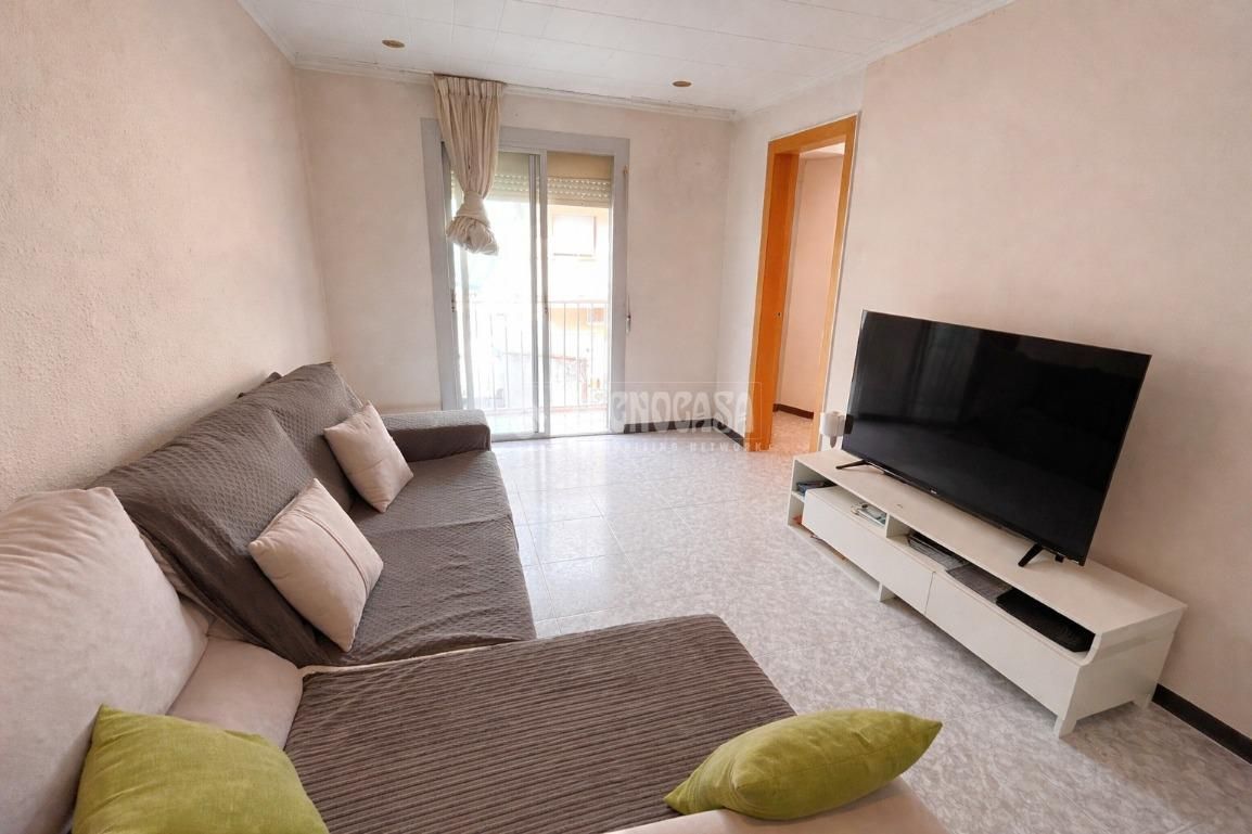 Living room of Flat for sale in Esplugues de Llobregat  with Furnished and Balcony