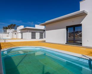 Piscina de Casa adosada en venda en Alcalá de Guadaira amb Piscina