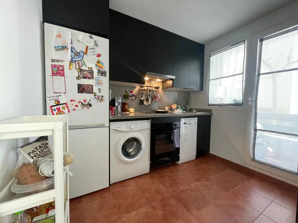 Cuina de Dúplex en venda en Estepona amb Aire condicionat, Jardí privat i Terrassa