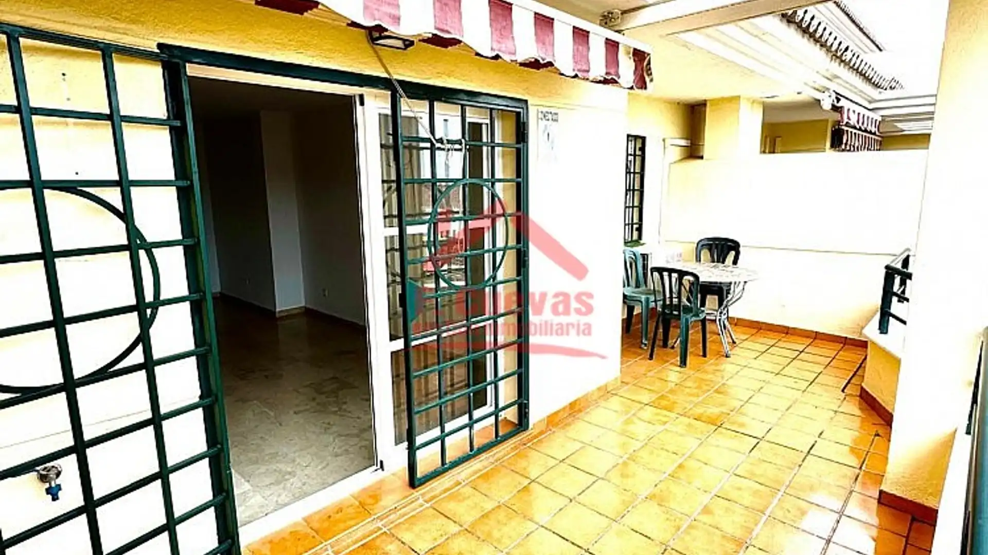 Vista exterior de Apartamento en venta en Vélez-Málaga con Aire acondicionado, Calefacción y Jardín privado