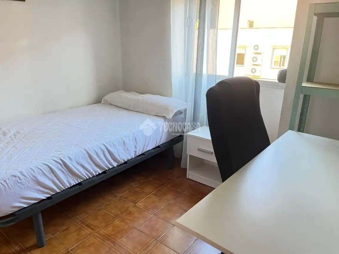 Habitación de Piso en venta en Granada con Aire acondicionado y Balcón