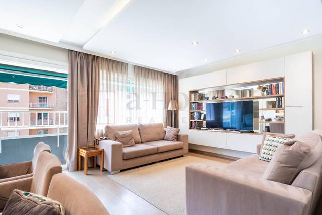 Piso en Venta en Avenida Madrid en Barri de les Corts