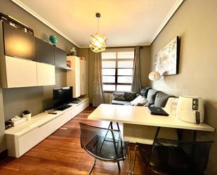 Sala d'estar de Apartament en venda en Bilbao  amb Balcó