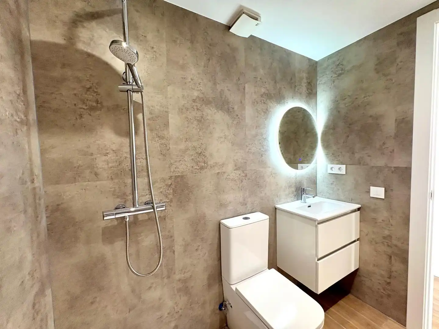 Baño de Ático en venta en Santa Perpètua de Mogoda con Aire acondicionado, Calefacción y Parquet