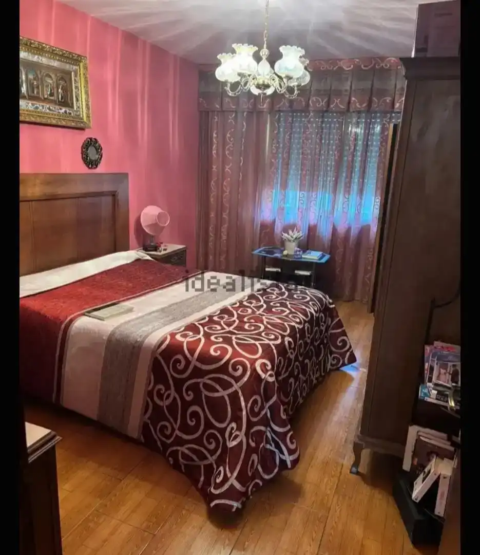 Habitación de Piso en venta en La Robla  con Trastero, Amueblado y Horno