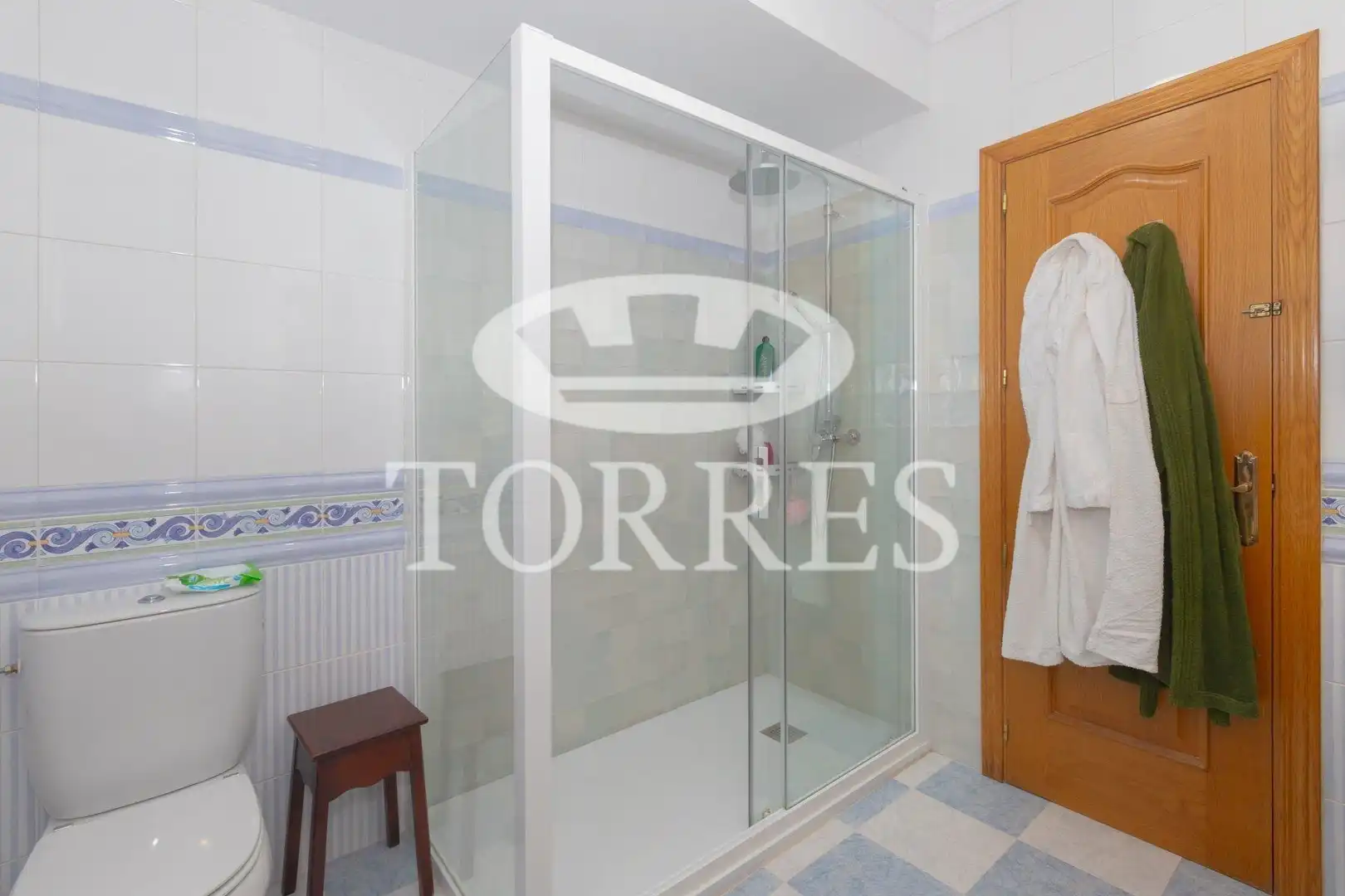 Badezimmer von Haus oder Chalet zum Verkauf in Málaga mit Klimaanlage, Heizung und Privatgarten